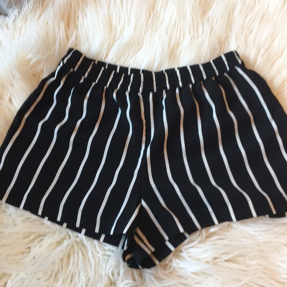 Forever 21 Pants - ❌SOLD❌Striped shorts